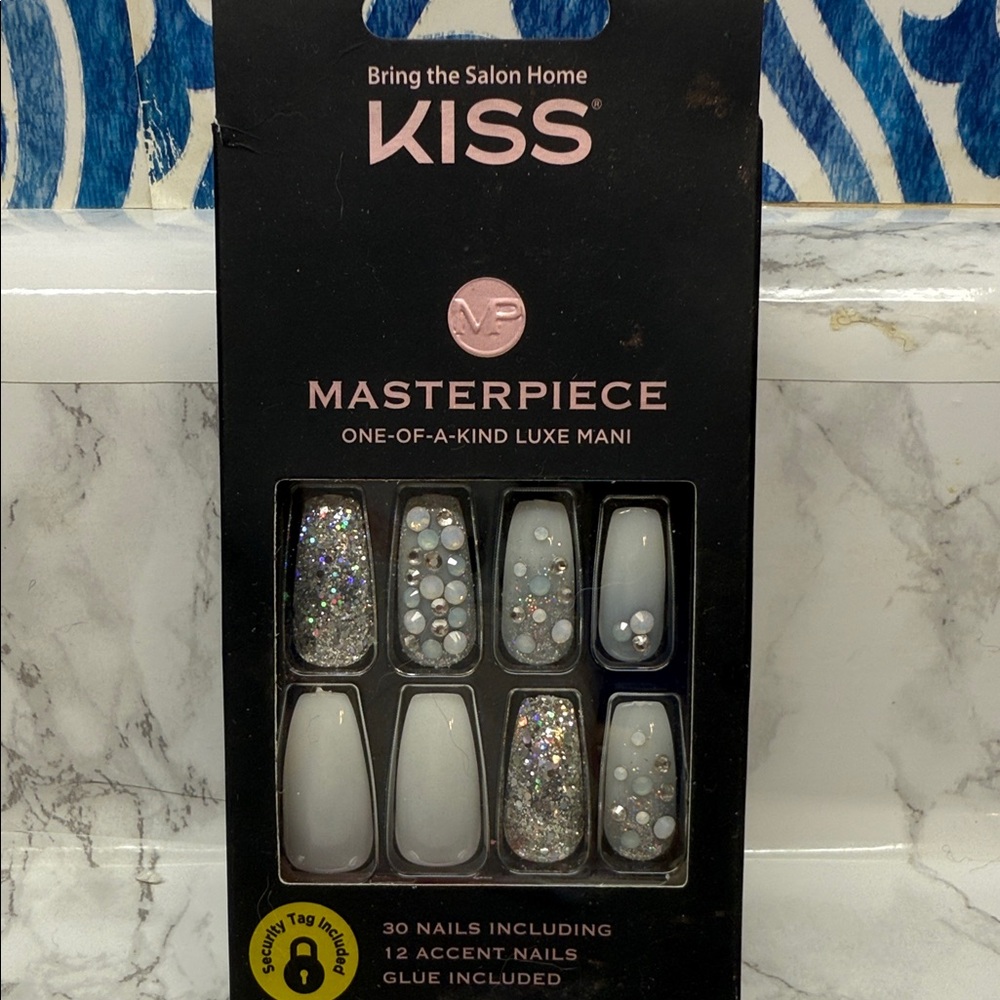 Kiss Masterpiece Luxe Mani - Silver and Gray
